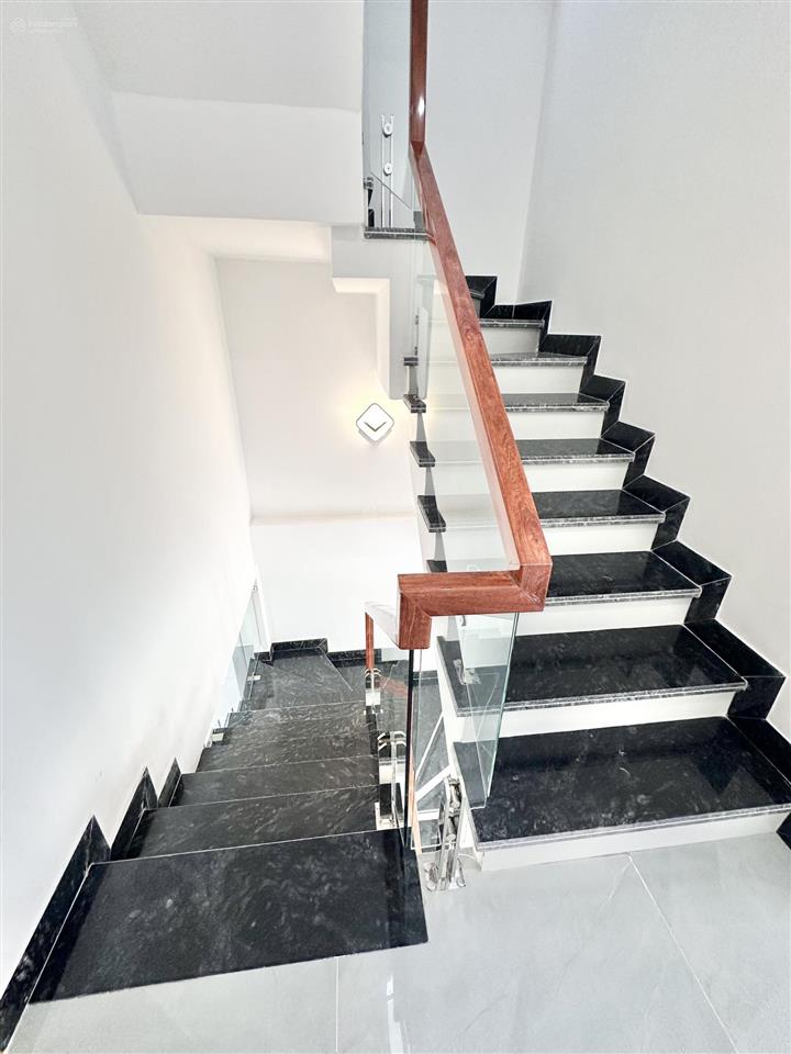 Nhà 4 tầng ngõ thông ô tô vào duy nhất tầm tiền 3 tỷ tại phường hồng bàng