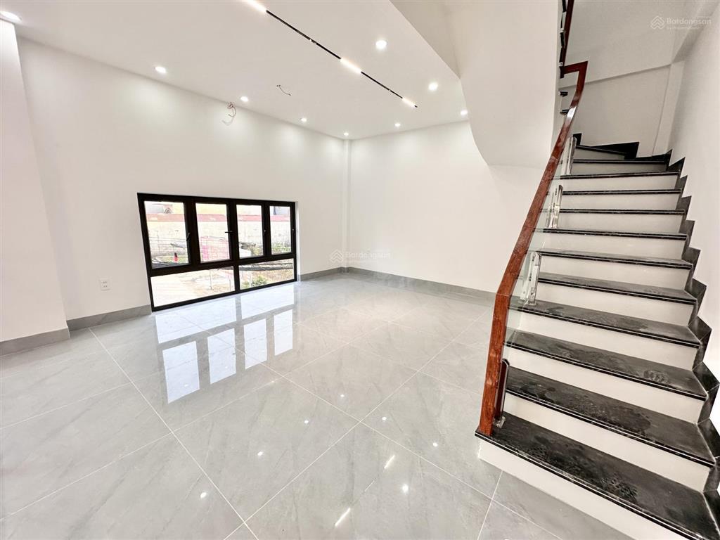 Nhà lô góc 2 mặt tiền 4 tầng ngõ ô tô thông các ngả chỉ 3,28 tỷ tại hồng bàng, hải phòng