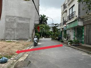 Gia thượng gần hồ 70m2  lô góc siêu thoáng giá tốt