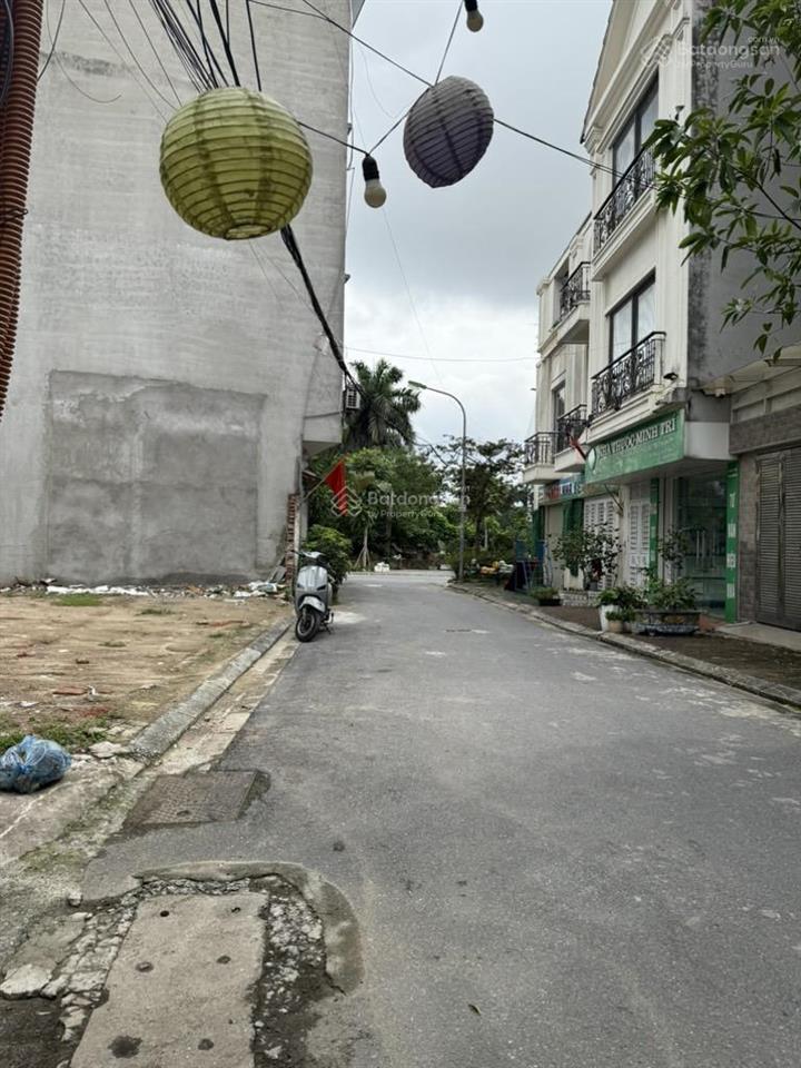 Gia thượng gần hồ 70m2  lô góc siêu thoáng giá tốt