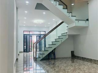 Bán nhà mới xây siêu sang trọng, gần trường học, gần chợ, cách lũy bán bích 200m, quận tân phú