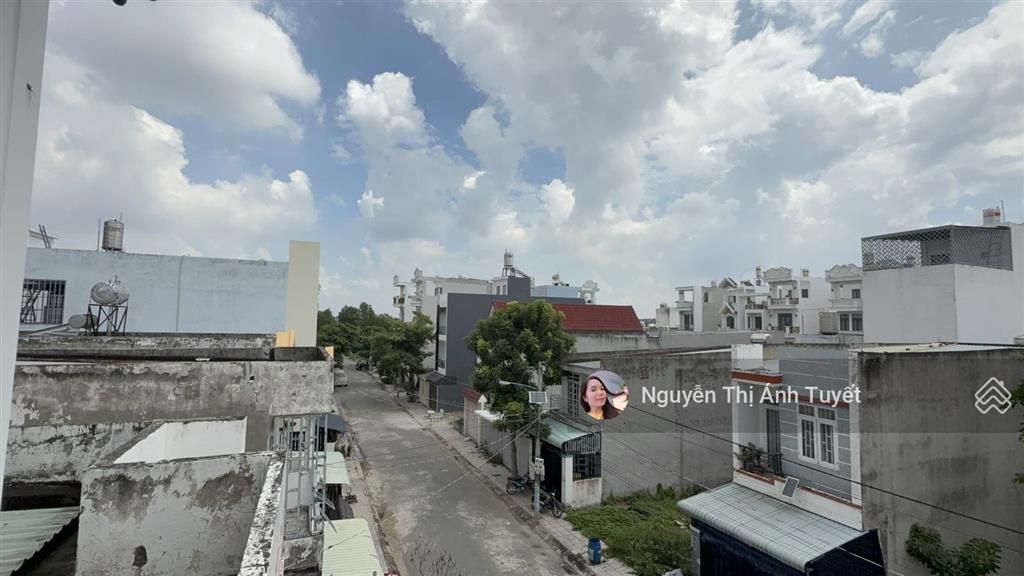 Lô góc 2 mt siêu rẻ 9.38 x 20 sổ sẵn  hướng đông nam . giá chính chủ 2.35 tỷ