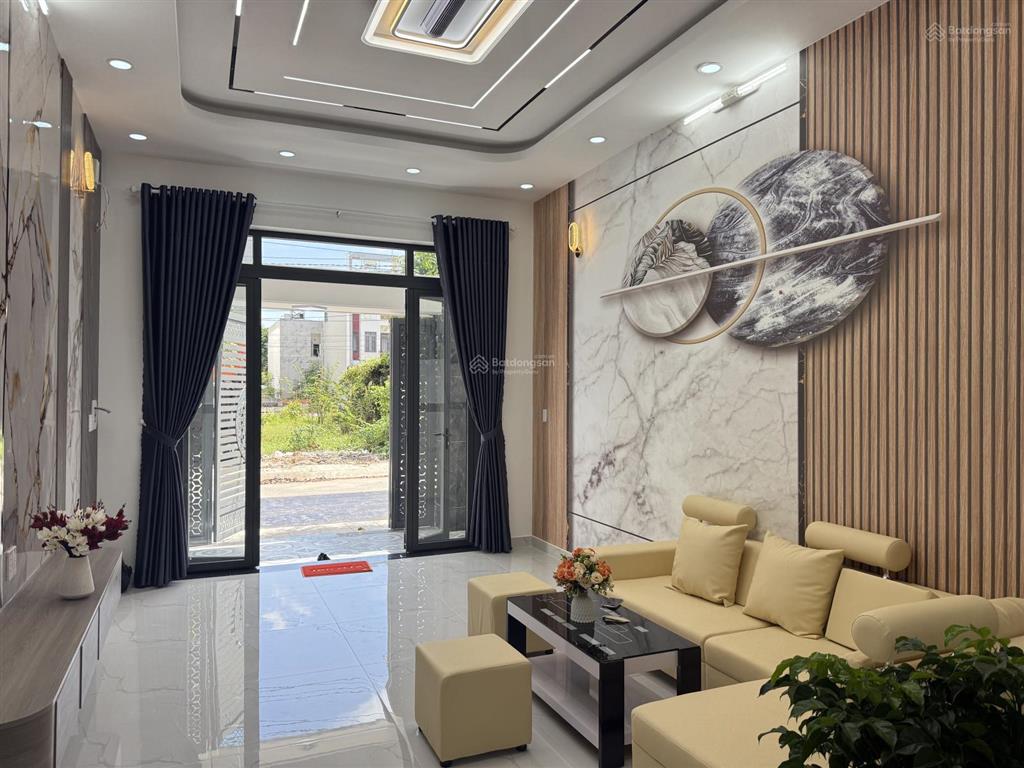 Nhà 1 trệt 3 lầu  5 phòng ngủ  sổ riêng hoàn công . mới 100% giá chính chủ