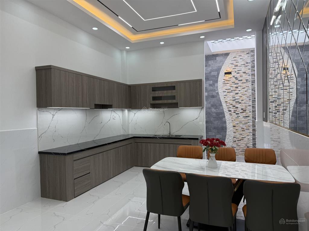 Nhà 1 trệt 3 lầu  5 phòng ngủ  sổ riêng hoàn công . mới 100% giá chính chủ