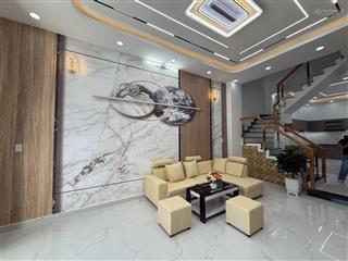 Nhà 1 trệt 3 lầu  5 phòng ngủ  sổ riêng hoàn công . mới 100% giá chính chủ