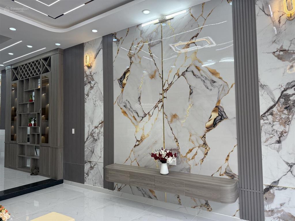 Nhà 1 trệt 3 lầu  5 phòng ngủ  sổ riêng hoàn công . mới 100% giá chính chủ