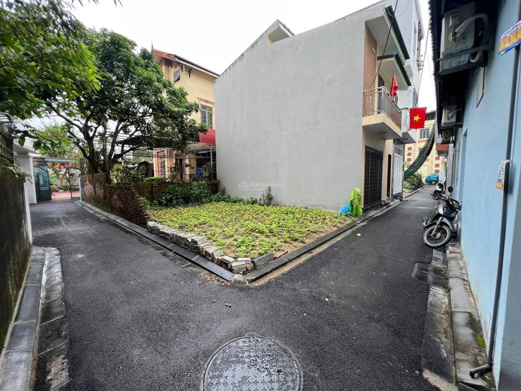 4.2 tỷ sở hữu ngay lô góc 50,8m2  shcc  ô tô đỗ đất tại xóm ba chữ, vân nội, đông anh