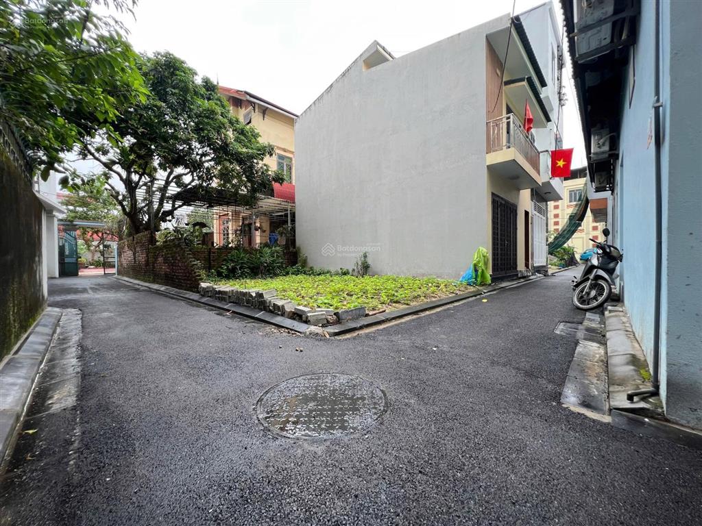 4.2 tỷ sở hữu ngay lô góc 50,8m2  shcc  ô tô đỗ đất tại xóm ba chữ, vân nội, đông anh