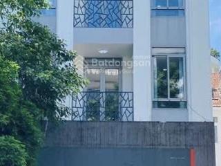 Cho thuê nhà riêng đường lớn pmh. dtsd 350m2. nhà sạch sẽ  thiết kế 7 phòng thông thoáng. em luân