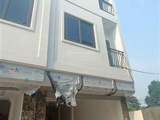 Cần bán gấp căn nhà 3 tầng oto vào nhà 50 m2 cách đại lộ thăng long 2km