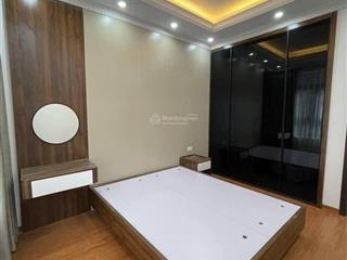 100m ra hồ tây lộng gió  gần phố  ngõ thông hồ tây  kinh doanh tốt. mặt tiền rộng.
