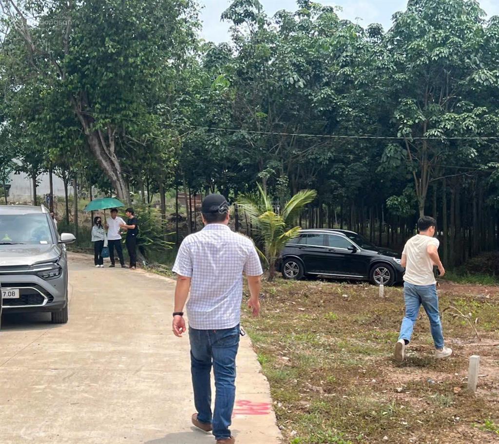 Đất mặt tiền ,sổ sẵn, dân cư đông đúc