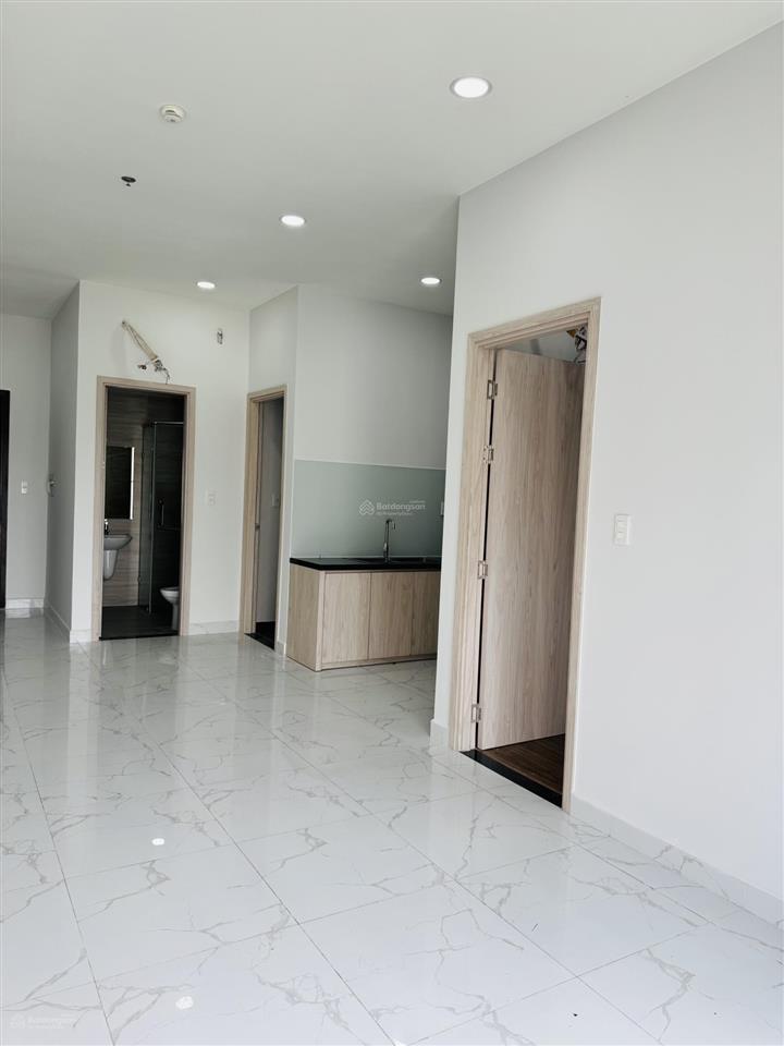 Cho thuê căn hộ charm city ngay vincom dĩ an, cạnh thủ đức, 70m2 2pn 2wc nhà trống có rèm 5triệu5