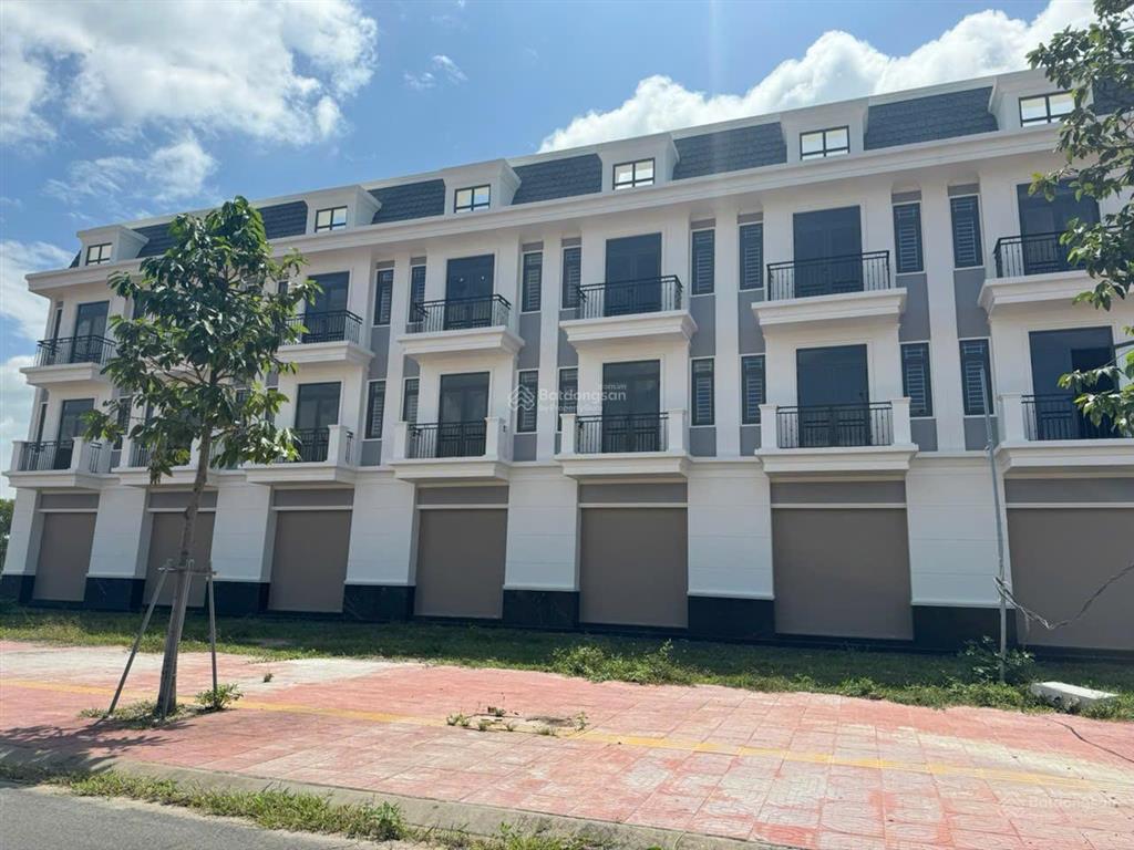 Chuyên hàng ngộp mega city 2 nhiều vị trí gần tttm, đường 15m, 17m, 24m, 32m.  0937 352 ***