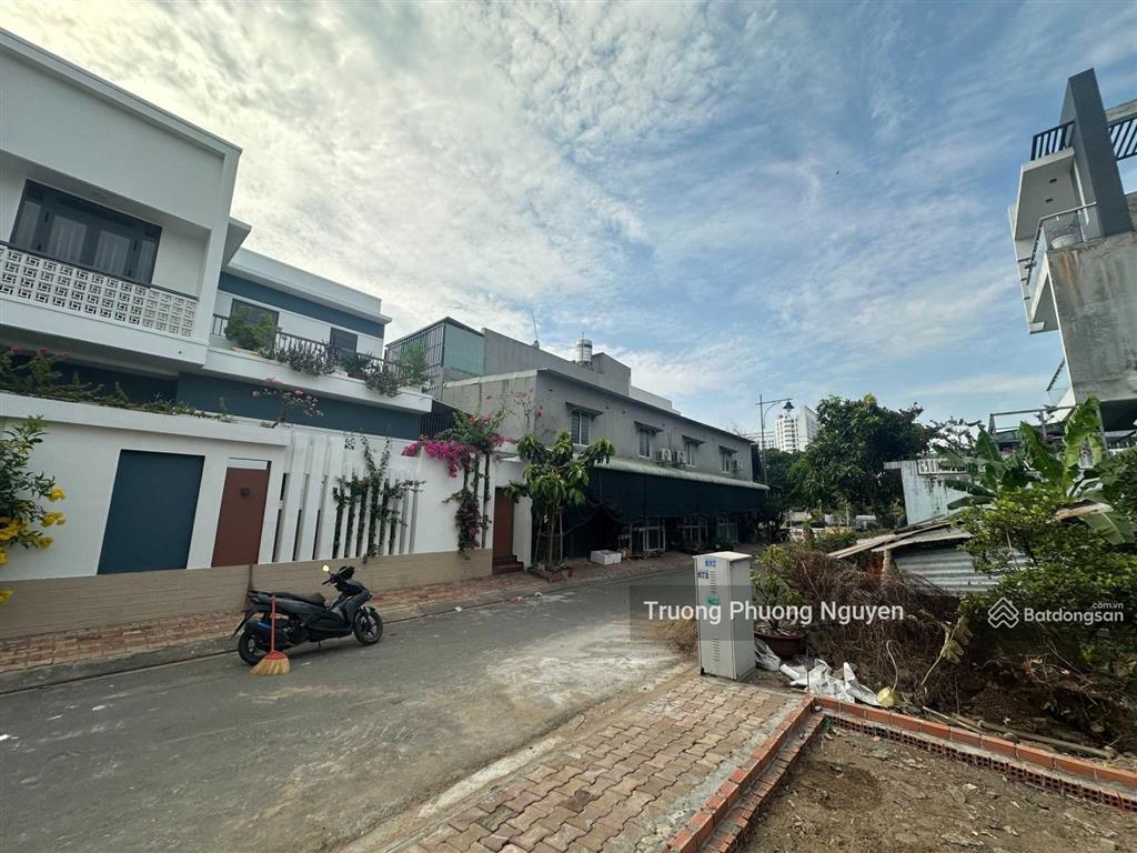 136m2 đất khu dân cư đường bàn cờ, phía sau chợ đầu mối thủ đức, mặt tiền nhựa lớn, sổ sẵn full thổ