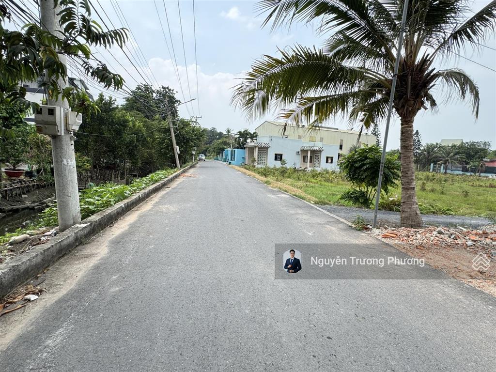 Chủ bán gấp (6,1x19,6m) 121,7m2 đường ô tô sổ hồng riêng sát bờ sông sài gòn cách quốc lộ 13 500m