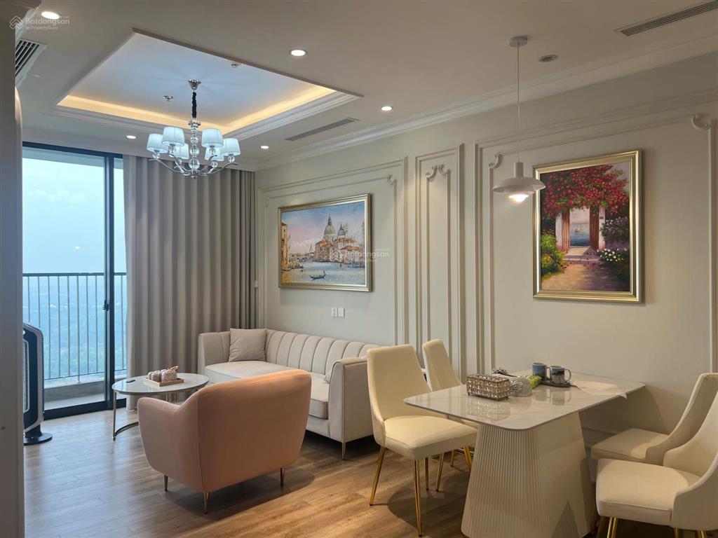 Cần bán nhanh căn 2pn, diện tích 74m2, view hồ nội thất đẹp tại toà landmark ecopark