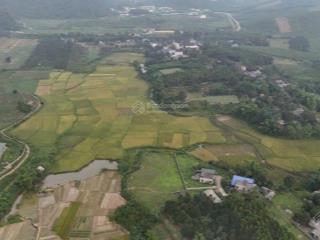 Lô đất 2600m2 có tới 1300 m2 thổ cư, bám cánh đồng, view núi đá vôi quá đẹp giá chỉ loanh quanh 4đ
