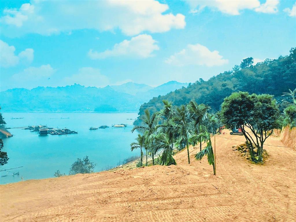 7500 m2 (300 thổ cư) bám hồ hòa bình chỗ rộng và đẹp nhất, cách tt hà nội chỉ 75 km