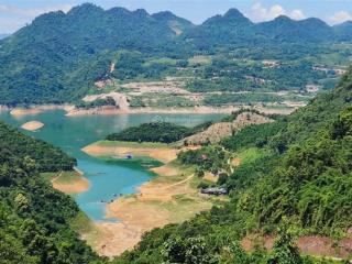 Hàng hiếm 2,4 ha (24.000 m2) bám đường bê tông to 200 m, view hồ hòa bình giá nhỉnh tỷ