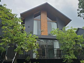Bán căn villa 160 m2 thiết kế 3 ngủ, vừa hoàn thiện còn mới nguyên, nằm trong khu nghỉ dưỡng