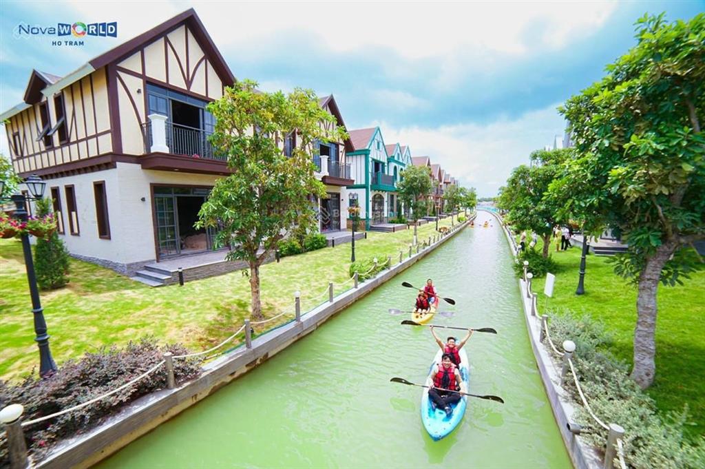 Bán cắt lỗ sâu 1.7 tỷ biệt thự song lập 200m2 nhà sẵn, sau nhà là kênh. giá 7,762tỷ bán 6tỷ(có vat)