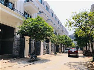 Cần tiền bán gấp căn lk 80m2, xây 5 tầng 1 tum, đã có sổ đỏ, không lỗi, giá 9,x tỷ