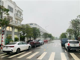 Bán gấp căn shophouse đối diện 4 tòa chung cư đang xây dựng, đường 20m, vỉa hè 8m, giá hơn 10 tỷ