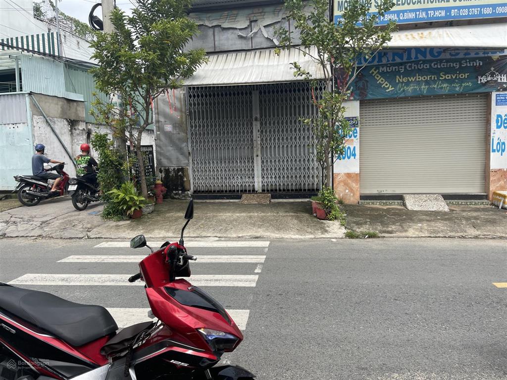 Cần tiền bán gấp nhà câp 4 mặt tiền ấp chiến lược,bhh a,bình tân,tp.hcm.