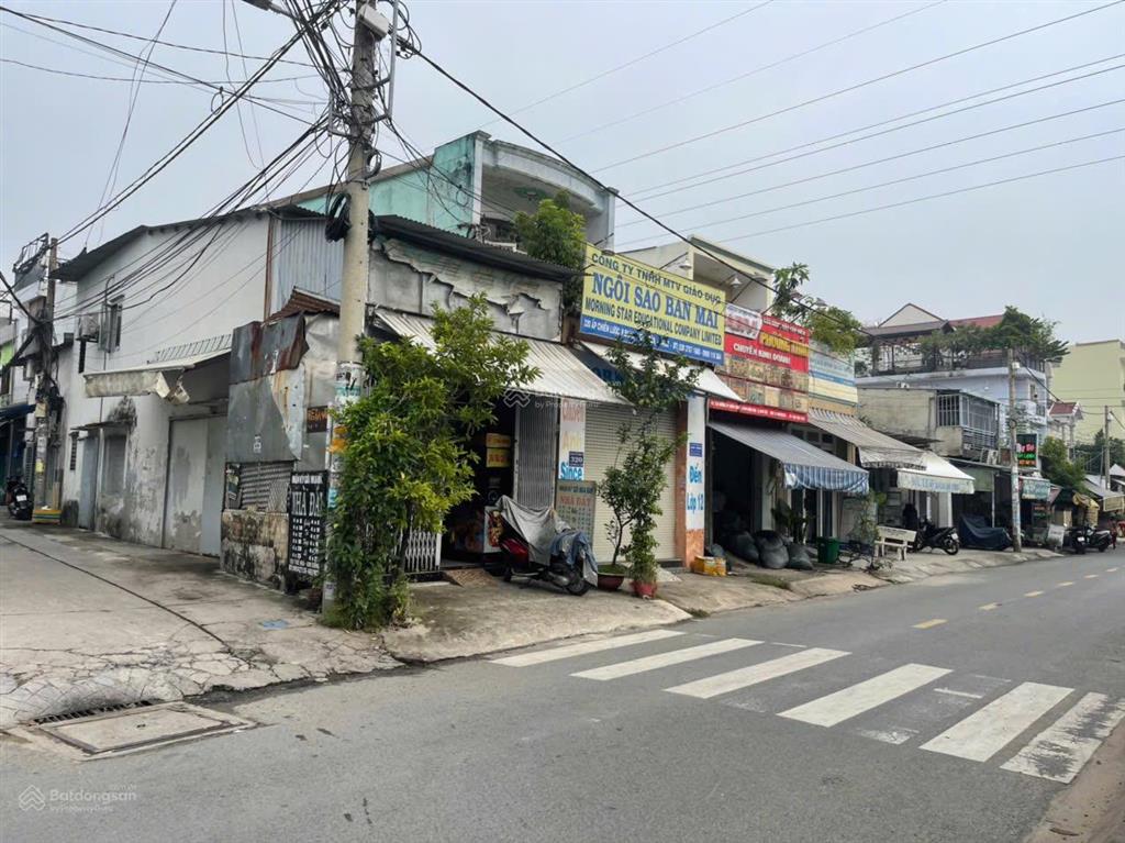 Cần tiền bán gấp nhà câp 4 mặt tiền ấp chiến lược,bhh a,bình tân,tp.hcm.