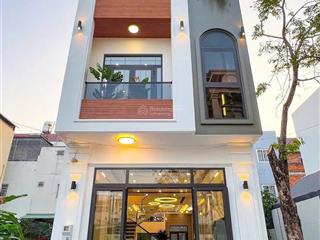Bán căn nhà phố đẹp diện tích 80m2 tổng 3 tầng nằm cách ql1a 700m.