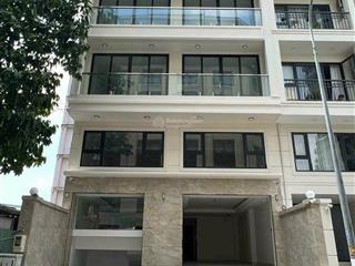 Tòa nhà mt phan đình giót, p2, ngay sân bay. dt 9x20m, hầm 6 tầng. full hệ thống vp. giá 160tr