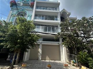 Cho thuê nhà mt út tịch, p.4. dt 6,5x20m. 1 hầm trệt 4 lầu, sàn suốt, thang máy