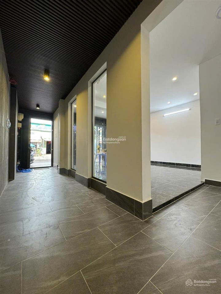 Cho thuê nhà nguyên căn đường yên thế, tân bình. dt 8x20m, trệt 3 lầu. nhà mới sẵn máy lạnh