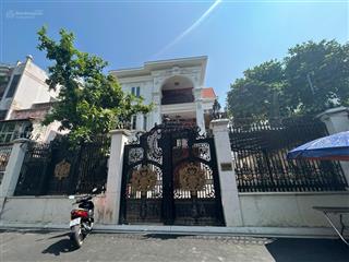 Nhà cho thuê đường nguyễn thái bình, tân bình. dt 12x22m. 1 trệt 3 lầu, sân vườn, sẵn máy lạnh