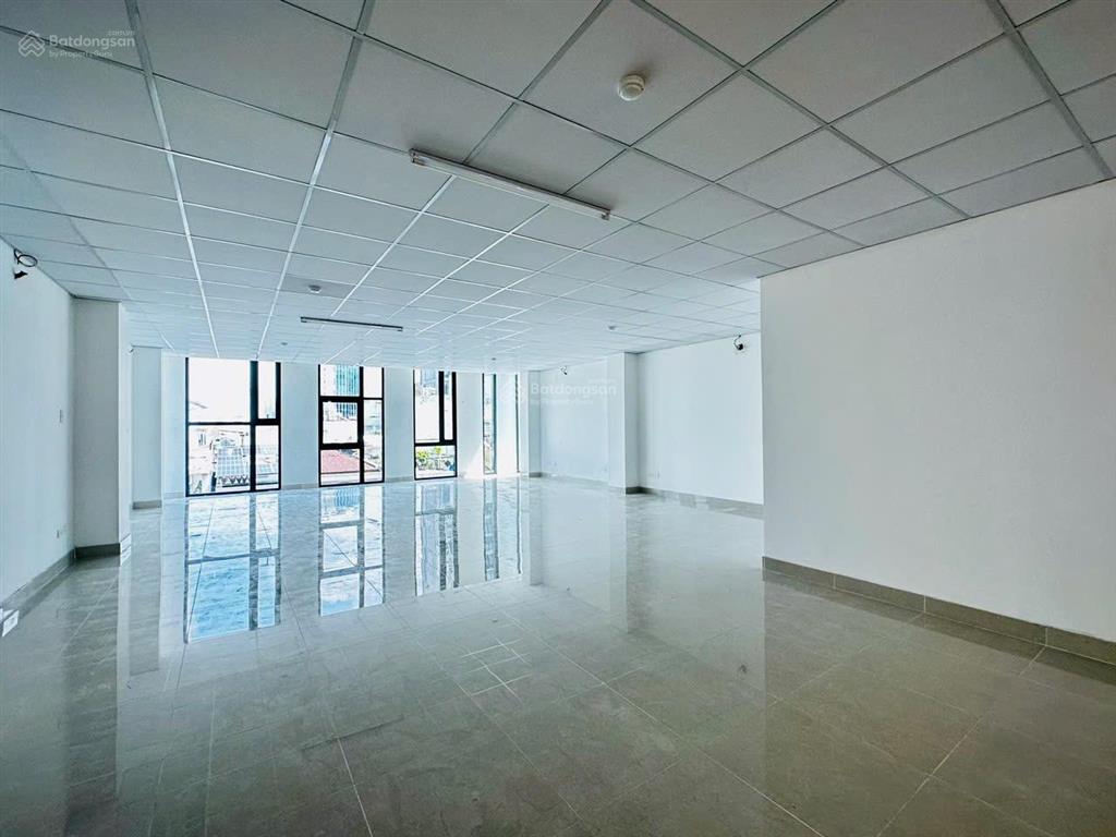 Cho thuê tòa nhà mt lam sơn ngay sân bay. dt 8,5x22m, hầm 6 tầng, sàn suốt, pccc đầy đủ