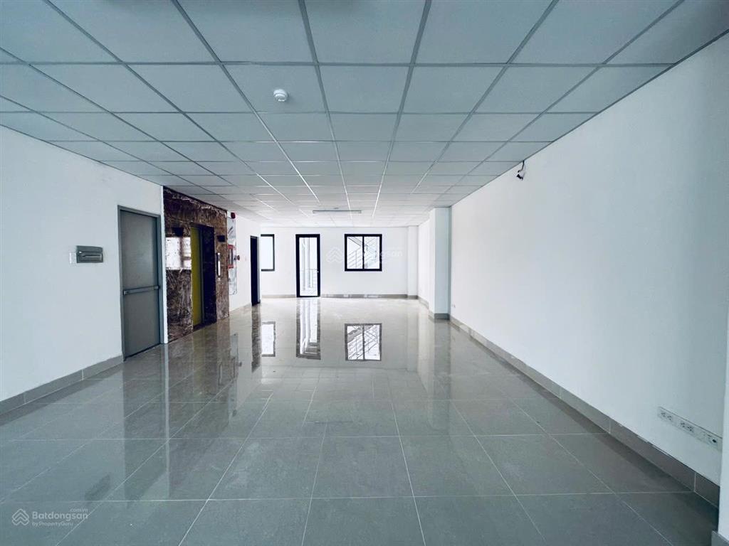 Cho thuê tòa nhà mt lam sơn ngay sân bay. dt 8,5x22m, hầm 6 tầng, sàn suốt, pccc đầy đủ