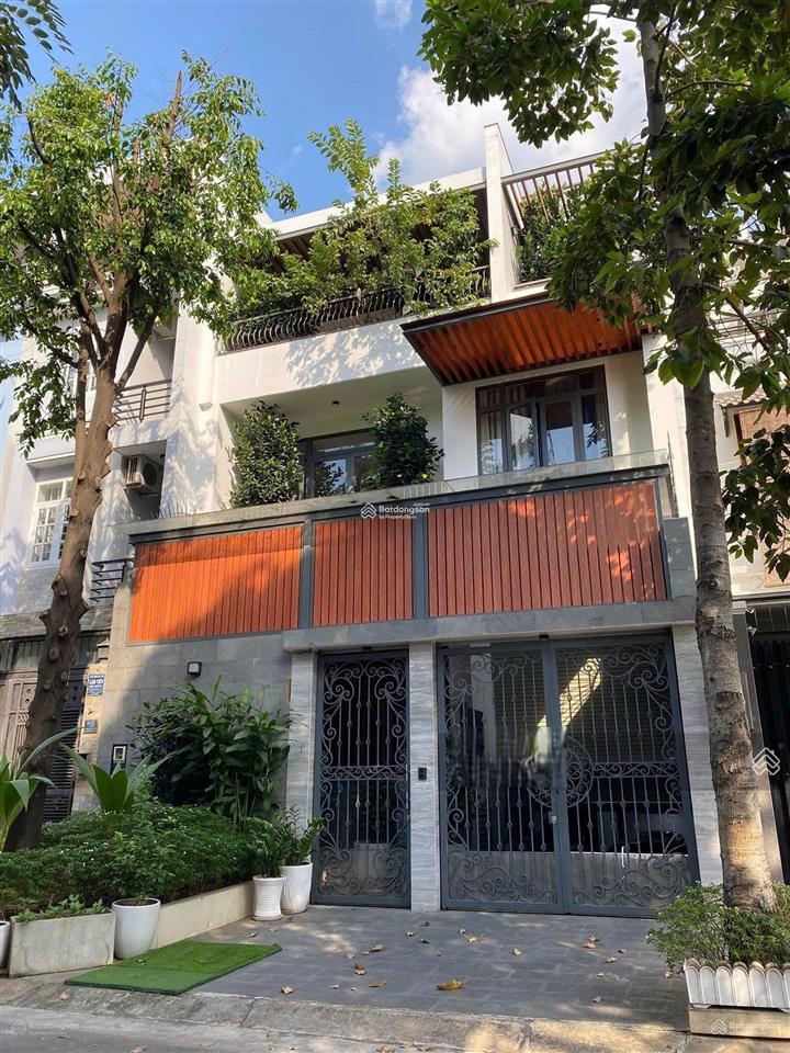 Cho thuê nhà mt khu vip k300. dt 8x20m trệt 3 lầu sân thượng. nhà rộng rãi sẵn máy lạnh