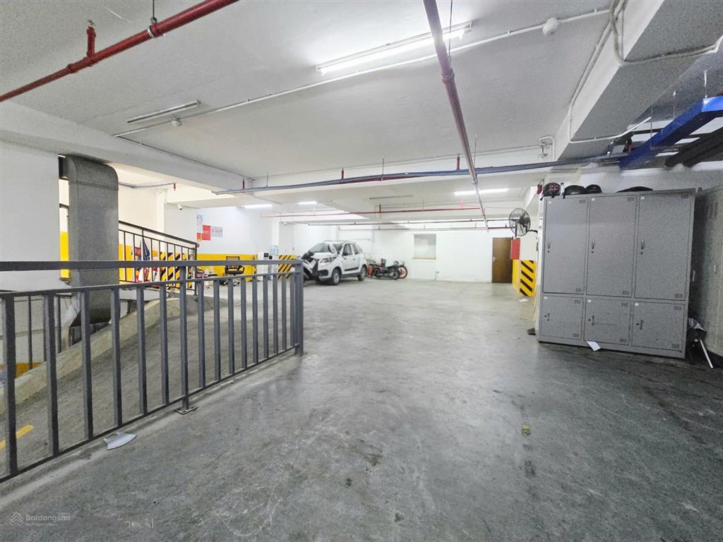 Cho thuê tòa nhà mt phan đình phùng đoạn đẹp. dt 10x22m. 2 hầm 8 tầng nổi. 2 thang máy