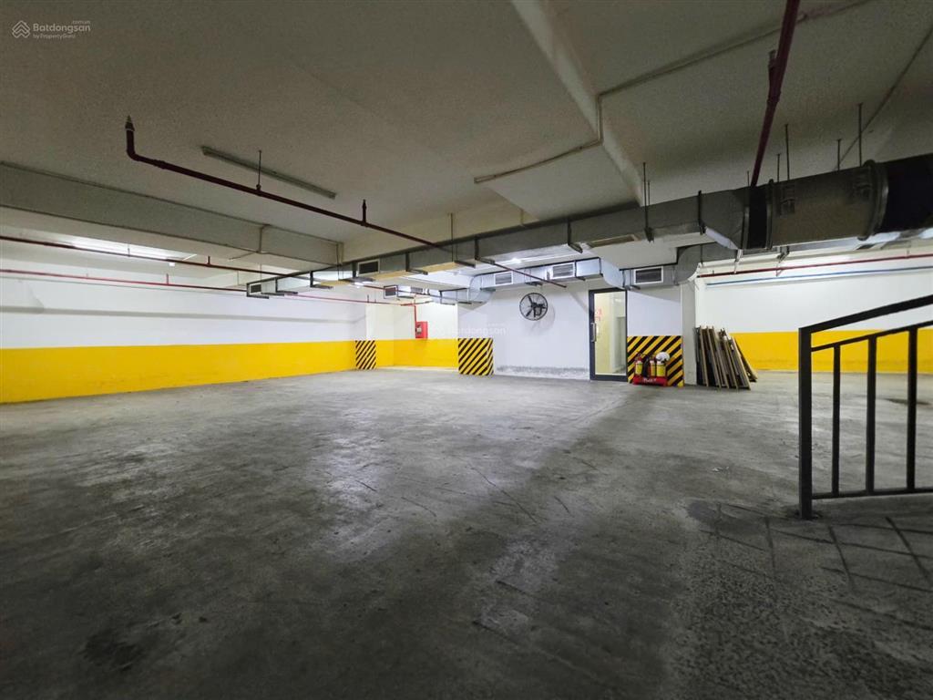 Cho thuê tòa nhà mt phan đình phùng đoạn đẹp. dt 10x22m. 2 hầm 8 tầng nổi. 2 thang máy