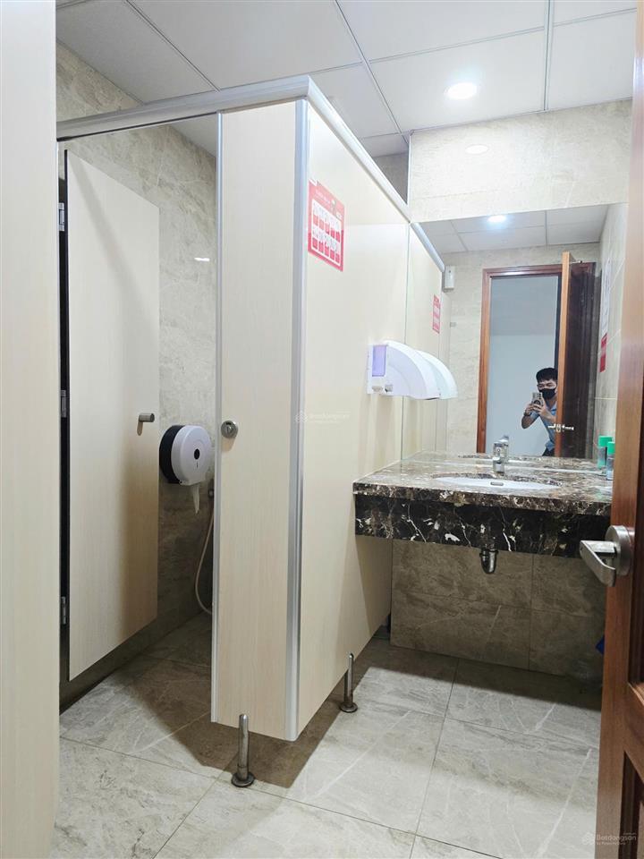 Cho thuê tòa nhà mt phan đình phùng đoạn đẹp. dt 10x22m. 2 hầm 8 tầng nổi. 2 thang máy