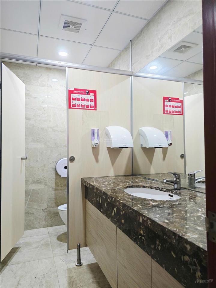 Cho thuê tòa nhà mt phan đình phùng đoạn đẹp. dt 10x22m. 2 hầm 8 tầng nổi. 2 thang máy