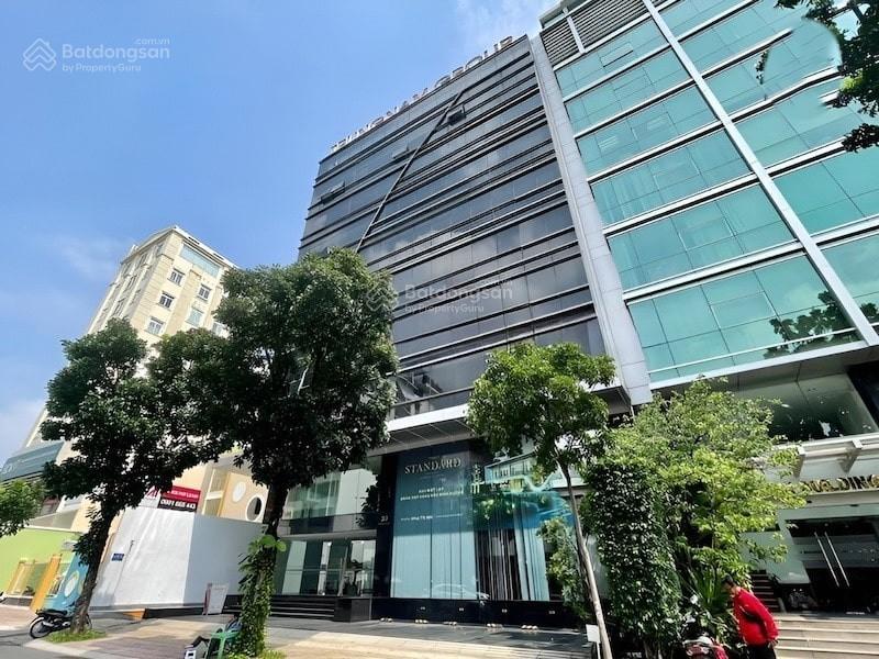 Tòa nhà cho thuê mt phổ quang ngay sân bay. dt 10x20m. hầm 7 tầng. pccc, sàn suốt rộng