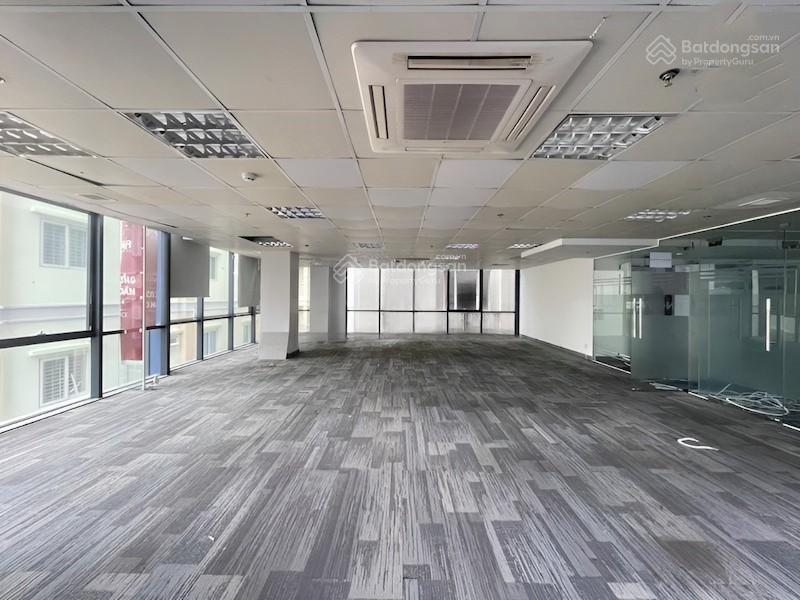 Tòa nhà cho thuê mt phổ quang ngay sân bay. dt 10x20m. hầm 7 tầng. pccc, sàn suốt rộng