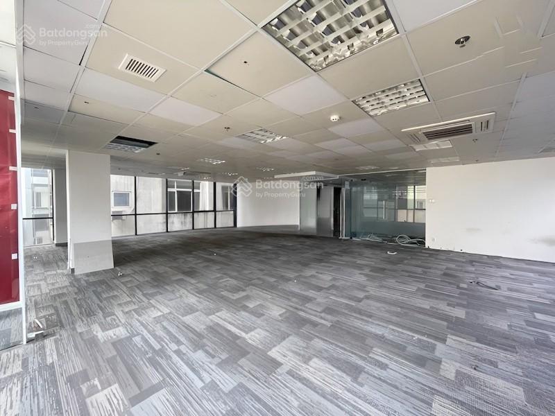 Tòa nhà cho thuê mt phổ quang ngay sân bay. dt 10x20m. hầm 7 tầng. pccc, sàn suốt rộng