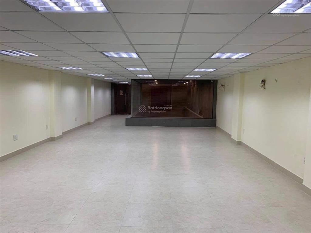 Nhà cho thuê mt thăng long, p. 4. dt 7x20m. hầm trệt 4 lầu. sàn suốt. thang máy đầy đủ. giá 80tr