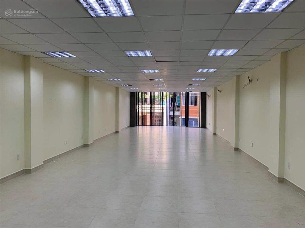 Nhà cho thuê mt thăng long, p. 4. dt 7x20m. hầm trệt 4 lầu. sàn suốt. thang máy đầy đủ. giá 80tr