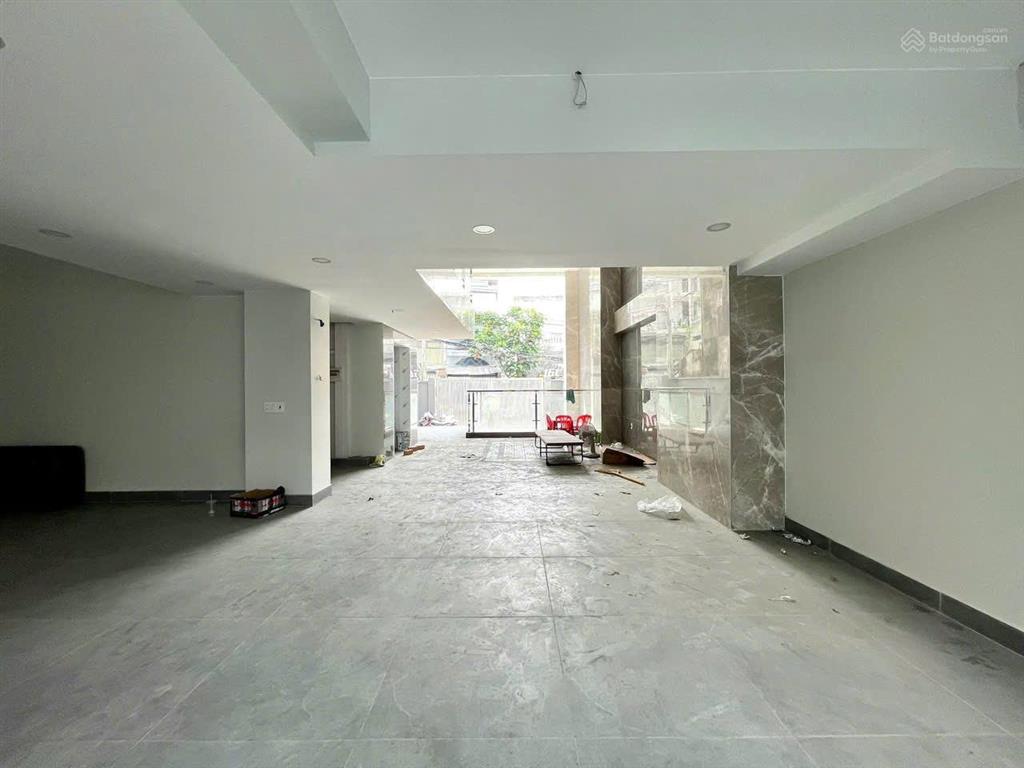 Cho thuê tòa nhà đường cộng hòa ngay ga t3 mới. dt 7x20m. hầm 6 tầng. trống suốt, pccc