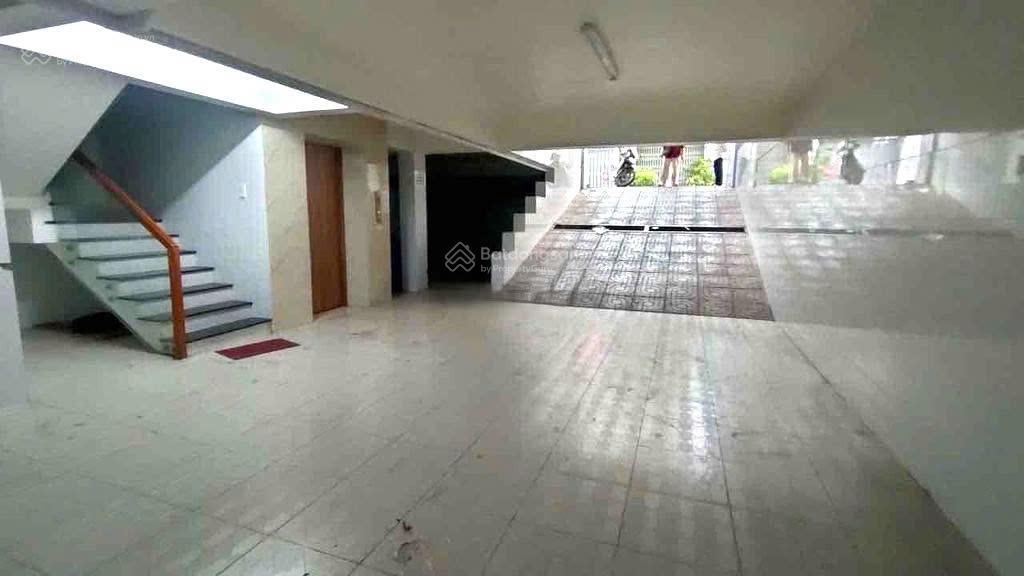 Cho thuê tòa nhà đường cộng hòa ngay ga t3 mới. dt 7x20m. hầm 6 tầng. trống suốt, pccc