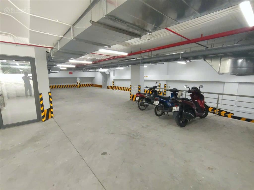 Cho thuê nguyên tòa đường nguyễn đình chính, phường 15. dt 13,5x25m. hầm  8 tầng. full hệ thống